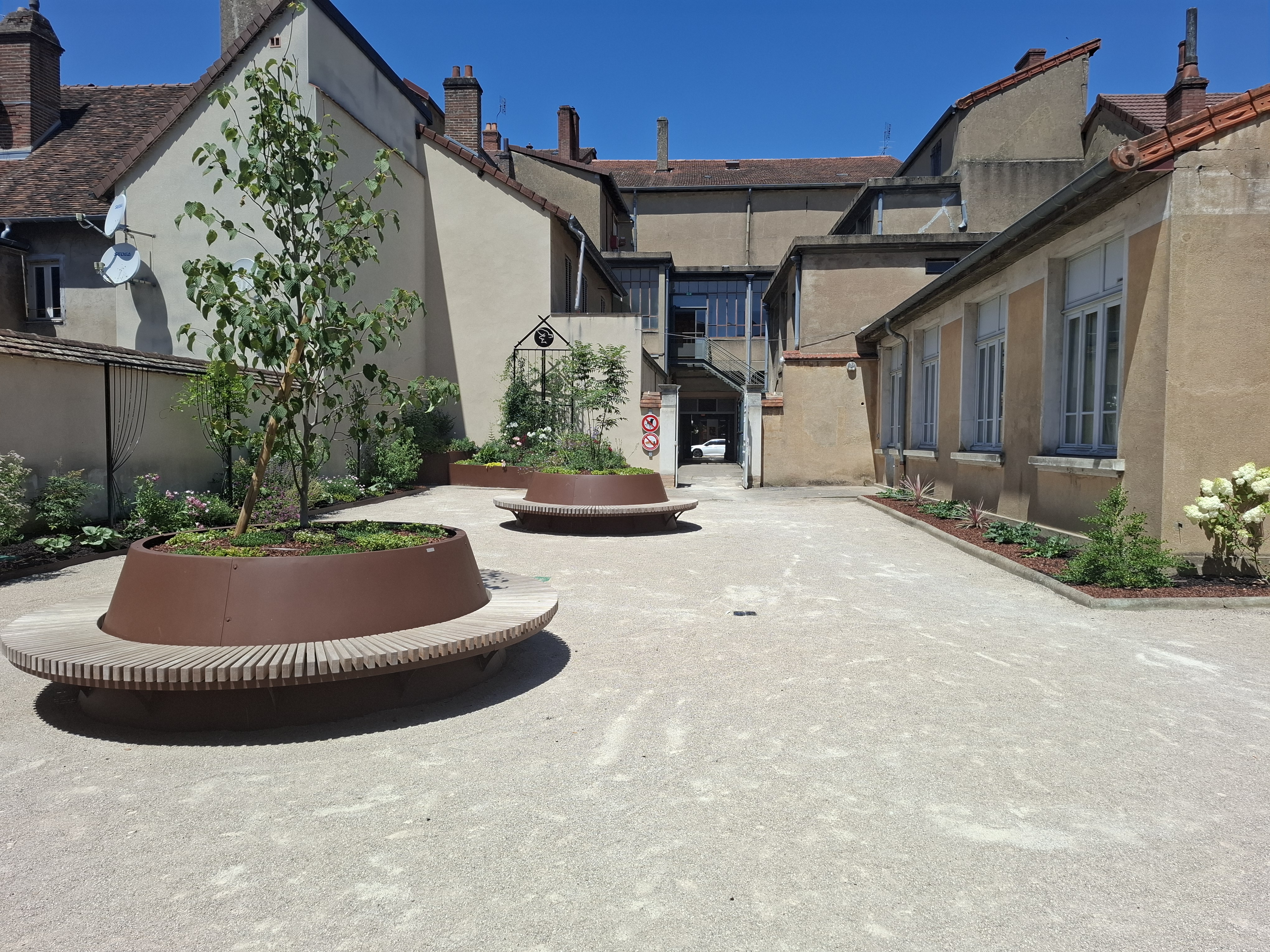 Conference publique inauguration cour visites theatre 6